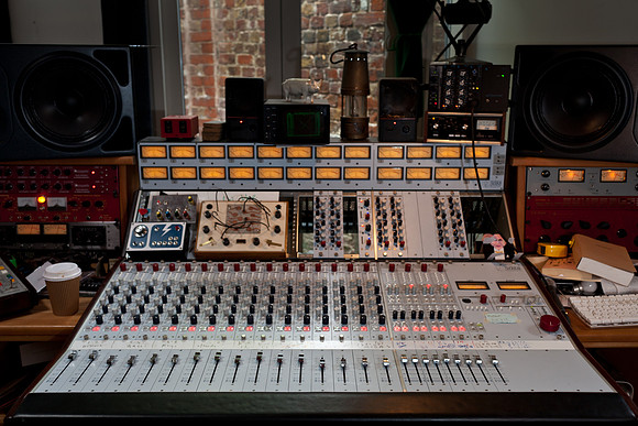 mh studio-100