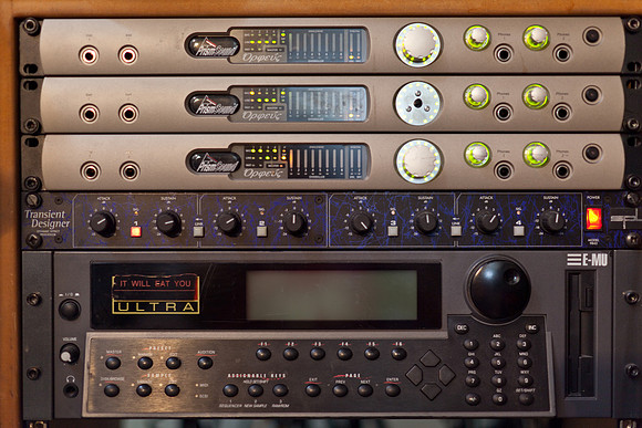 mh studio-8